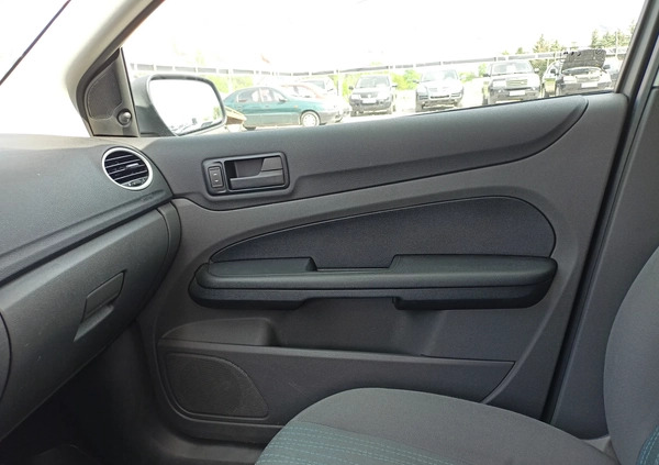 Ford Focus cena 4900 przebieg: 275000, rok produkcji 2006 z Warszawa małe 79